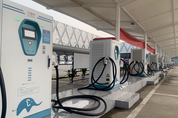 都市城際公交:南昌長(zhǎng)途汽車(chē)西站都市城際公交充電站啟用